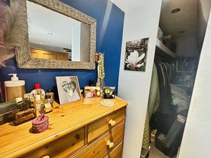 High Street- click for photo gallery